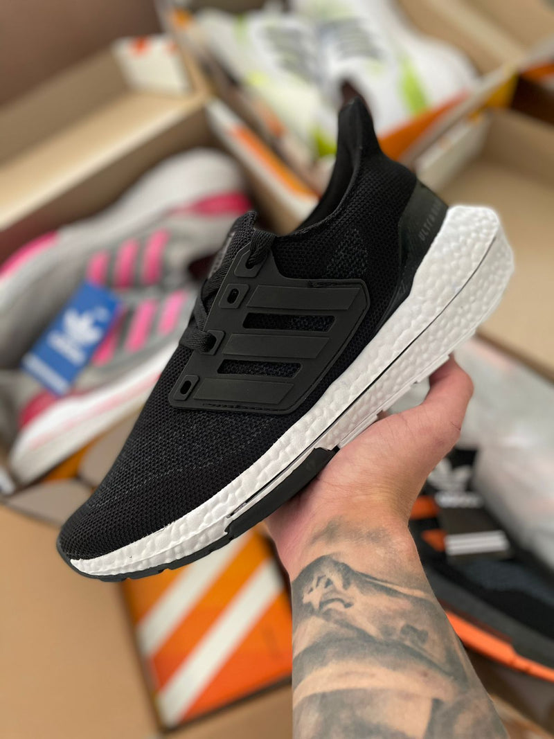 Tênis Ultraboost 21