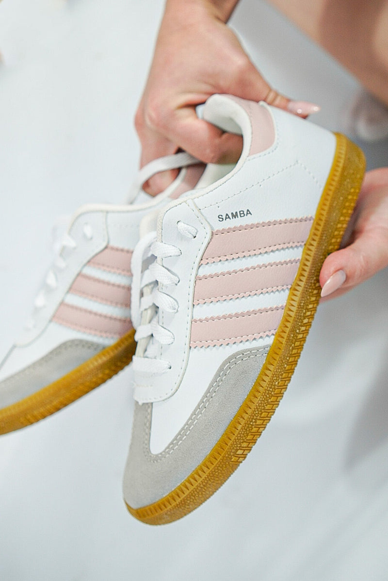 Tênis Samba OG - Branco, Rosa e Sola Caramelo (Frete Grátis)