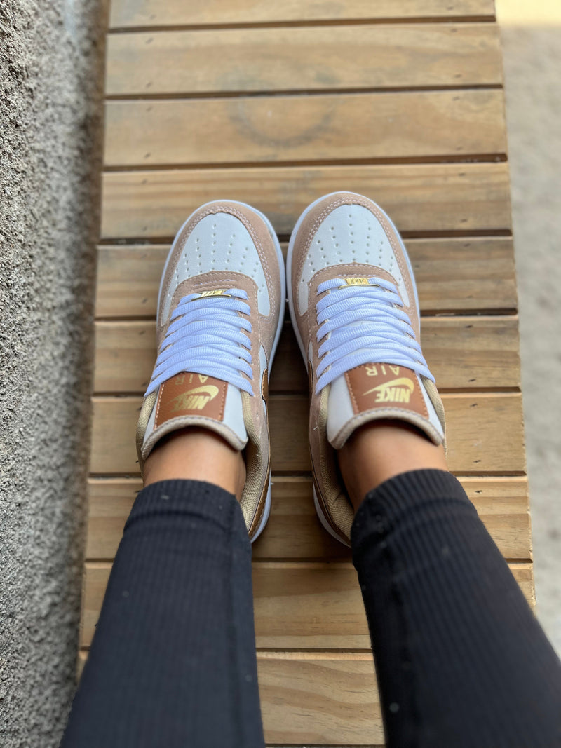 Tênis Air Force 1 Camurça - Marrom e Branco (Frete Grátis)