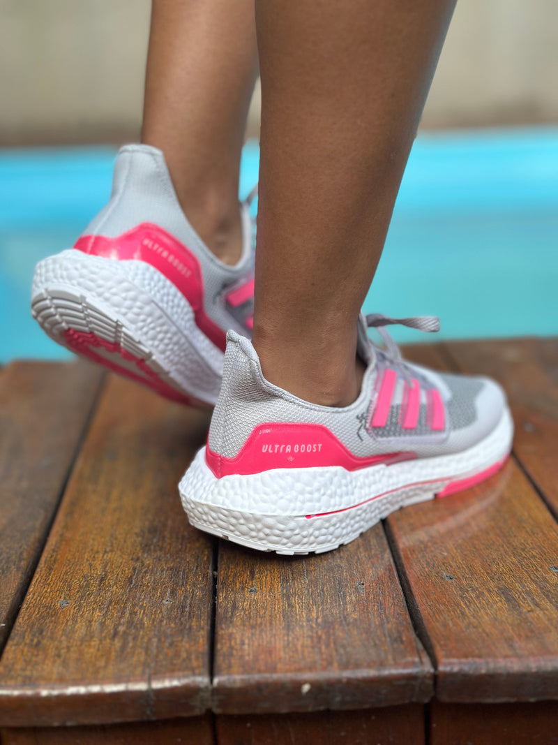 Tênis Ultraboost 21