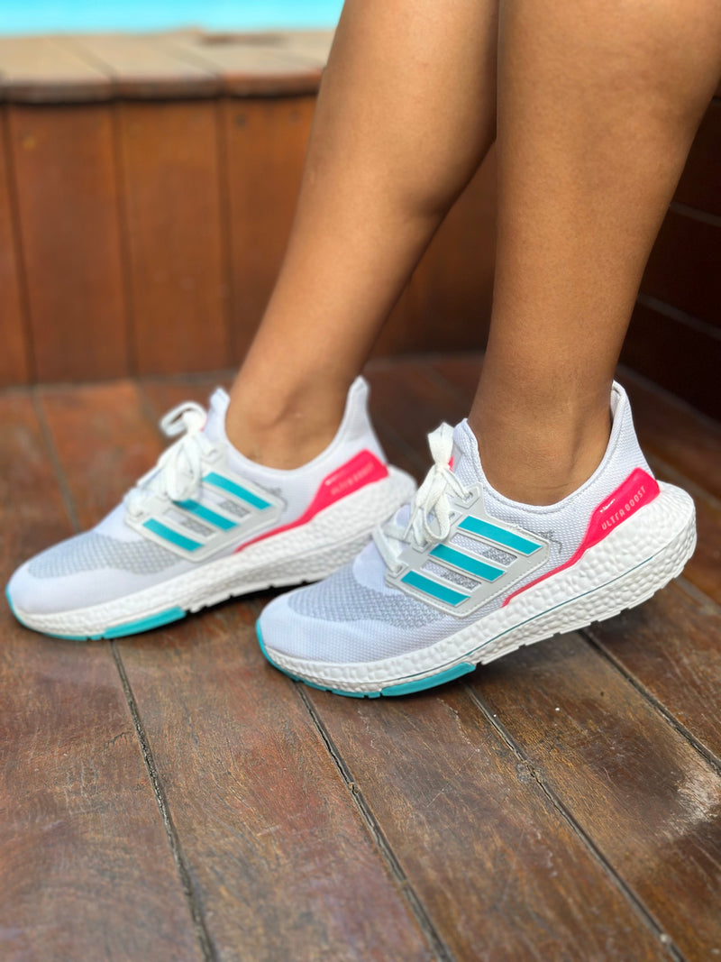 Tênis Ultraboost 21
