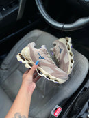 Tênis Flor de Lótus - Bege e Preto (Frete Grátis)