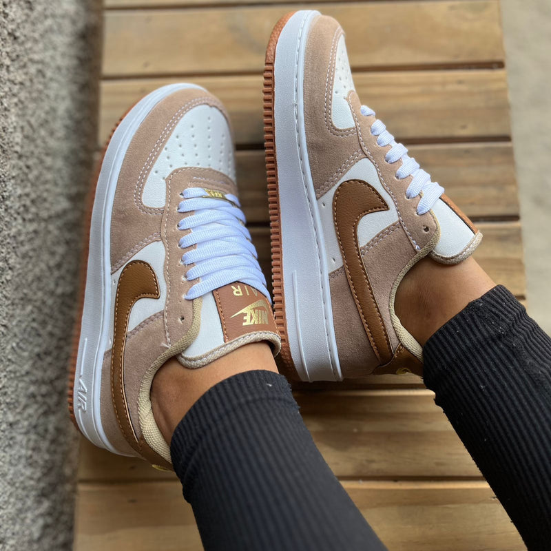 Tênis Air Force 1 Camurça - Marrom e Branco (Frete Grátis)